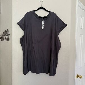 NWT BloomChic Charcoal Short Sleeve Tee plus size 30